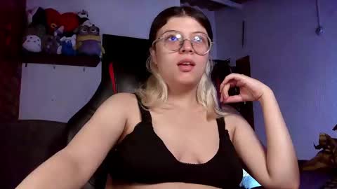 Snapshot of emily_katz chatting on 23, 2, 2025 Julieta online show from 23, 2, 2025