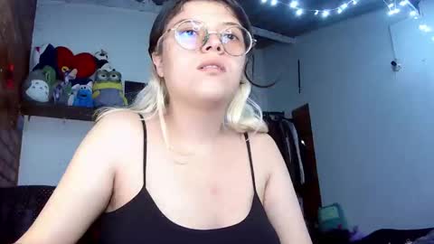 Snapshot of emily_katz chatting on 7, 3, 2025 Julieta online show from 7, 3, 2025