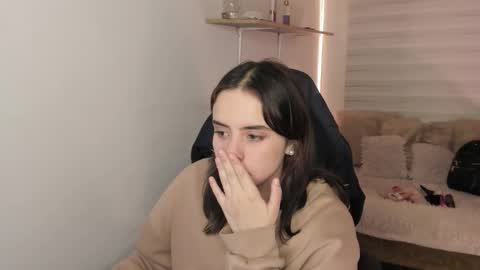 emily_lindey online show from 19, 10, 2025