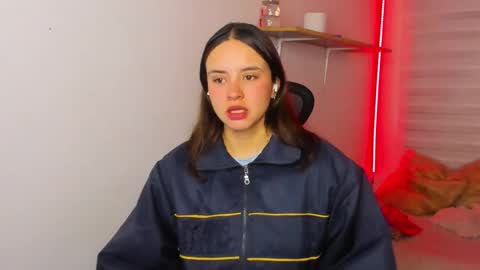 emily_lindey online show from 23, 11, 2025