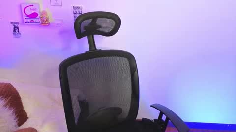 Emily Lindey online show from 3, 2, 2026