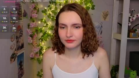 Snapshot of emily_lune chatting on 23, 4, 2026 Emily online show from 23, 4, 2026