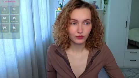 Snapshot of emily_lune chatting on 23, 7, 2026 Emily online show from 23, 7, 2026