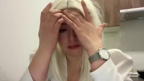 Snapshot of emily_morning_dew chatting on 22, 12, 2025 emily_morning_dew online show from 22, 12, 2025