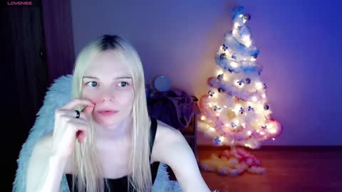 Snapshot of emily_nyaffe chatting on 23, 12, 2024 Lia online show from 23, 12, 2024