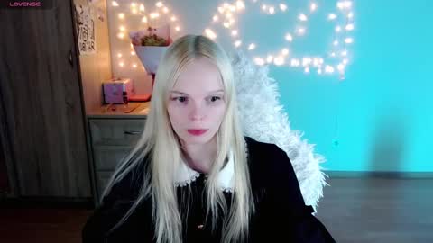 Snapshot of emily_nyaffe chatting on 3, 3, 2025 Lia online show from 3, 3, 2025
