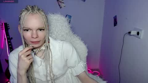 Snapshot of emily_nyaffe chatting on 8, 1, 2026 Lia online show from 8, 1, 2026
