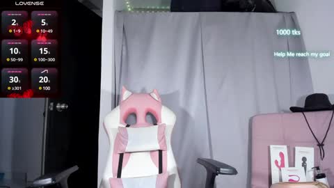 emily_palmeer online show from 28, 1, 2025