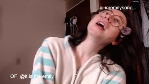 Snapshot of emily_pearl_ chatting on 9, 4, 2026 emily_pearl_ online show from 9, 4, 2026