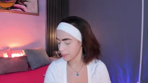 Snapshot of emily_roberts1 chatting on 23, 12, 2025 Emily online show from 23, 12, 2025