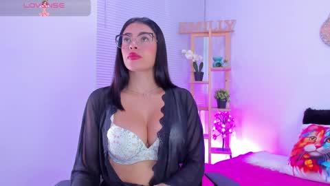 Snapshot of emily_sanderss1 chatting on 5, 2, 2025 Emily online show from 5, 2, 2025