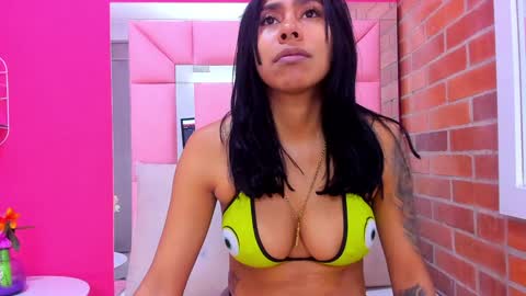 Snapshot of emily_sexy3 chatting on 20, 12, 2024 Emily online show from 20, 12, 2024