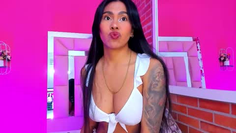 Snapshot of emily_sexy3 chatting on 19, 9, 2025 Emily online show from 19, 9, 2025