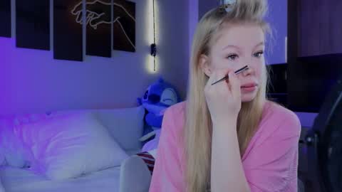 Snapshot of emily_shepard chatting on 2, 4, 2026 emily shepard online show from 2, 4, 2026