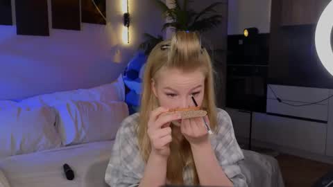 Snapshot of emily_shepard chatting on 16, 4, 2026 emily shepard online show from 16, 4, 2026