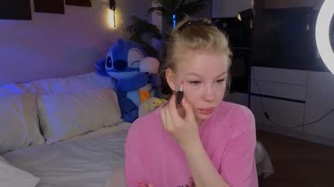 Snapshot of emily_shepard chatting on 21, 4, 2026 emily shepard online show from 21, 4, 2026