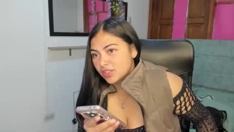 Snapshot of emily_simt_ chatting on 28, 4, 2026 Emily Simt online show from 28, 4, 2026