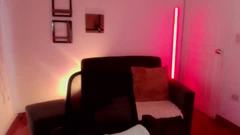 Snapshot of emily_swan_04 chatting on 27, 2, 2025 Emily Swan online show from 27, 2, 2025