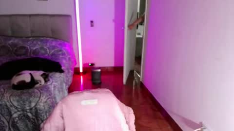 Snapshot of emily_swan_04 chatting on 19, 11, 2025 Emily Swan online show from 19, 11, 2025