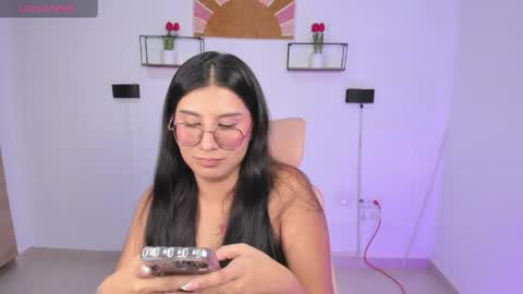 Snapshot of emily_villamil_ chatting on 26, 5, 2026 Emi online show from 26, 5, 2026