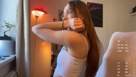 Snapshot of emily_w0w_ chatting on 27, 4, 2026 Lia online show from 27, 4, 2026