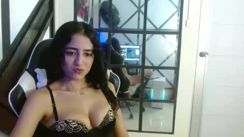 Snapshot of emily_zc1 chatting on 12, 9, 2025 EMILY online show from 12, 9, 2025