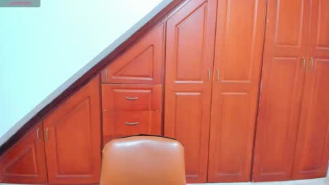 Snapshot of emily_zc1 chatting on 20, 10, 2025 EMILY online show from 20, 10, 2025