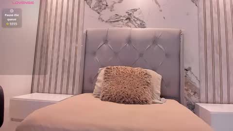 Snapshot of emilyangel1 chatting on 28, 3, 2026 E M Y L Y online show from 28, 3, 2026