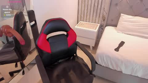 Snapshot of emilyangel1 chatting on 22, 4, 2026 E M Y L Y online show from 22, 4, 2026