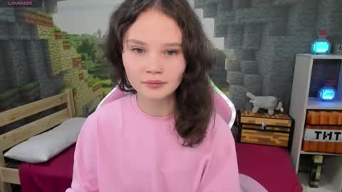 Snapshot of emilychaves chatting on 13, 10, 2025 Emilyhaves online show from 13, 10, 2025