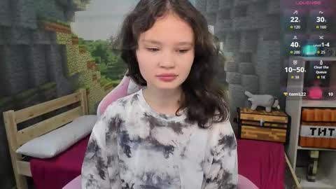 Snapshot of emilychaves chatting on 15, 10, 2025 Emilyhaves online show from 15, 10, 2025