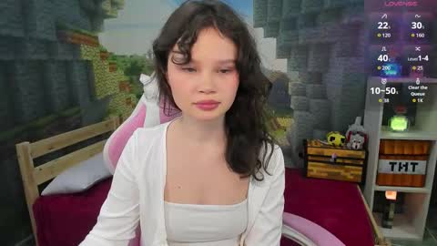 Snapshot of emilychaves chatting on 5, 12, 2025 Emilyhaves online show from 5, 12, 2025