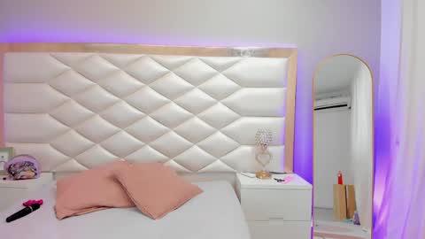 Snapshot of emilyclay_1 chatting on 20, 3, 2026 Sweet Emily online show from 20, 3, 2026