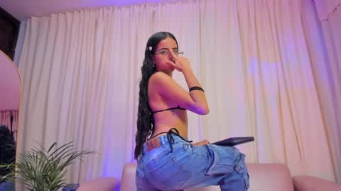 Snapshot of emilyclay_1 chatting on 28, 3, 2026 Sweet Emily online show from 28, 3, 2026