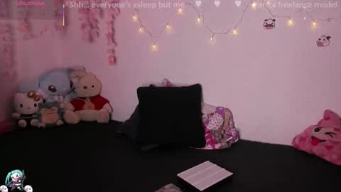 Snapshot of emilycollei chatting on 5, 11, 2025 Emily online show from 5, 11, 2025