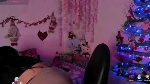 Snapshot of emilycollei chatting on 5, 12, 2025 Emily online show from 5, 12, 2025