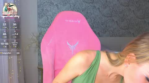 Snapshot of emilydancee chatting on 30, 12, 2024 emilydancee online show from 30, 12, 2024