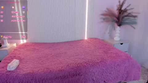 Snapshot of emilyevans7 chatting on 21, 4, 2026 EMILY online show from 21, 4, 2026