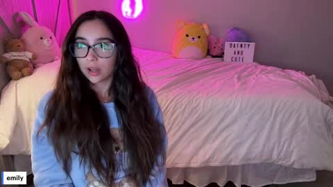 Snapshot of emilyfawn chatting on 12, 9, 2025 emilyfawn online show from 12, 9, 2025