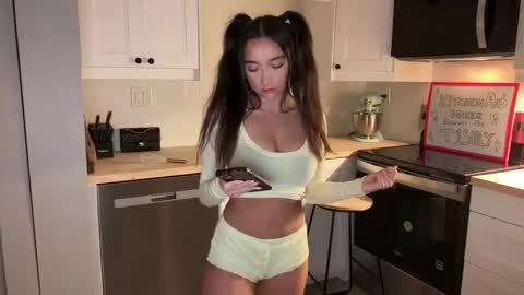 Snapshot of emilyfawn chatting on 28, 2, 2026 emilyfawn online show from 28, 2, 2026