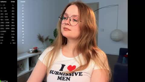 Snapshot of emilyforelsket chatting on 24, 4, 2026 Emily online show from 24, 4, 2026