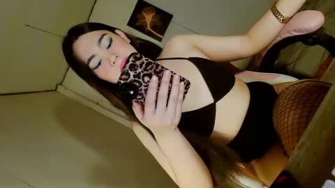 Snapshot of emilyfuckers chatting on 23, 4, 2026 ariane online show from 23, 4, 2026