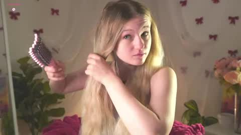 Snapshot of emilyhewell chatting on 11, 5, 2026 Emi online show from 11, 5, 2026