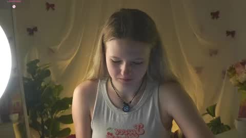 Snapshot of emilyhewell chatting on 29, 5, 2026 Emi online show from 29, 5, 2026