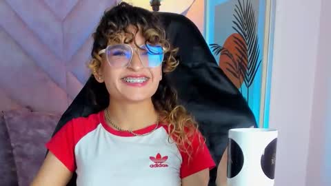 Snapshot of emilyjonesss_ chatting on 13, 3, 2026 Emilyjonnes online show from 13, 3, 2026