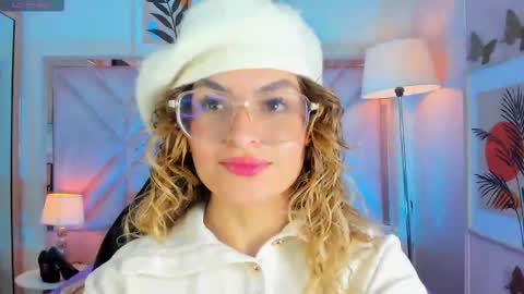 Snapshot of emilyjonesss_ chatting on 14, 3, 2026 Emilyjonnes online show from 14, 3, 2026