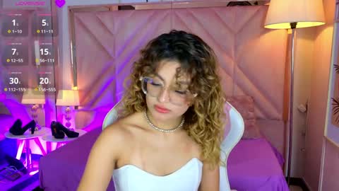 Snapshot of emilyjonesss_ chatting on 7, 4, 2026 Emilyjonnes online show from 7, 4, 2026