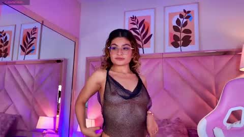 Snapshot of emilyjonesss_ chatting on 11, 4, 2026 Emilyjonnes online show from 11, 4, 2026