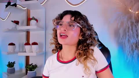 Snapshot of emilyjonesss_ chatting on 31, 5, 2026 Emilyjonnes online show from 31, 5, 2026