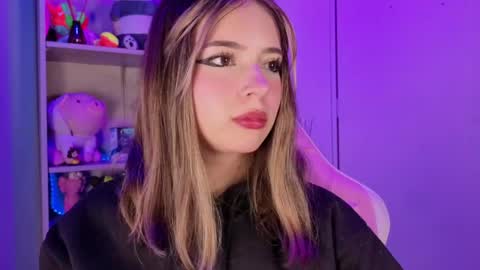 Snapshot of emilykarterr chatting on 17, 4, 2026 VALEEEN online show from 17, 4, 2026